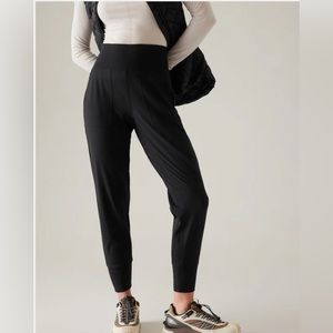 Athleta Venice Mid Rise Jogger